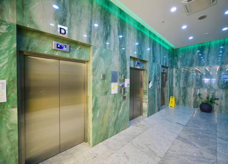Газойл-Сити: Вид главного лифтового холла